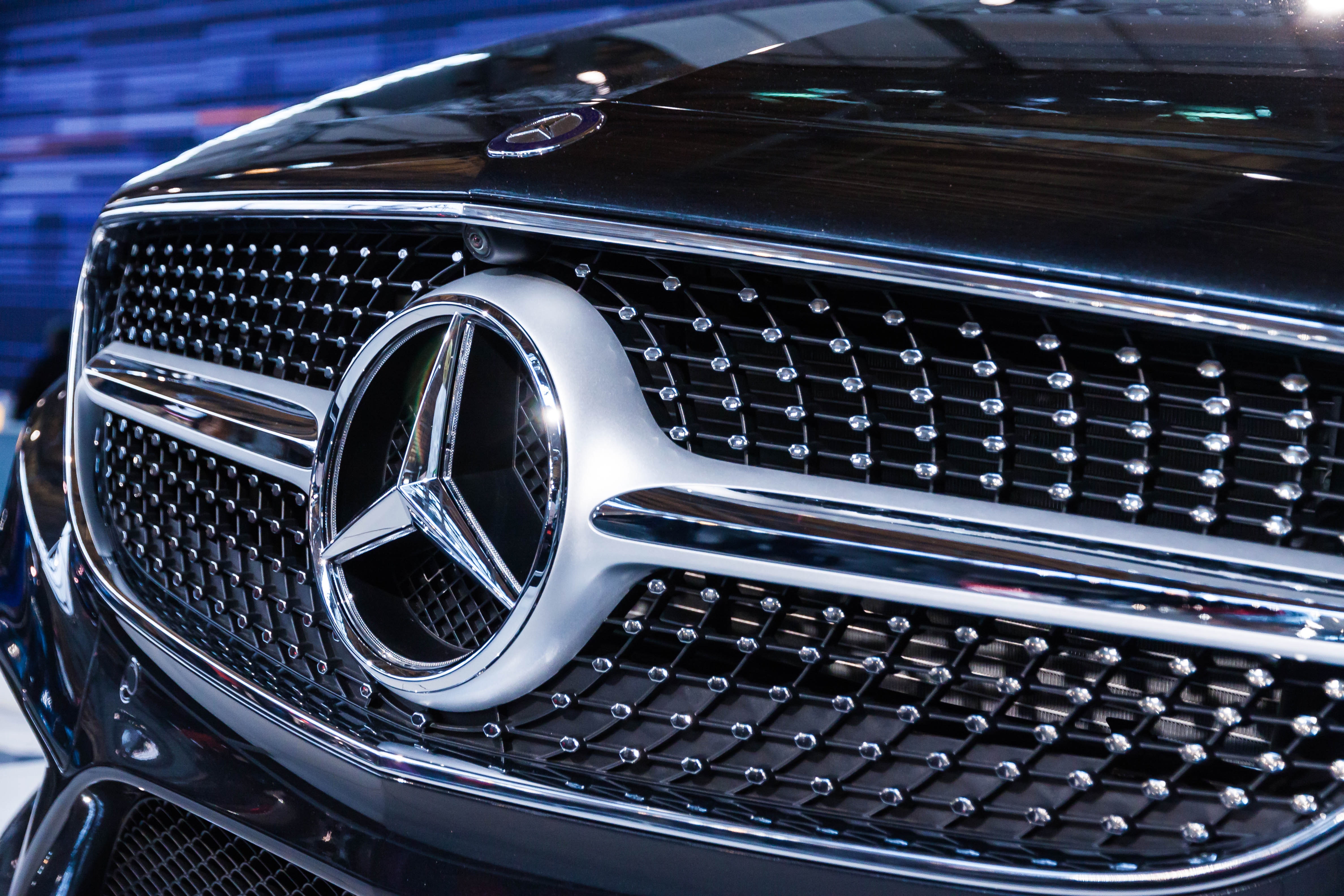 Mercedes treuddiga stjärna.
